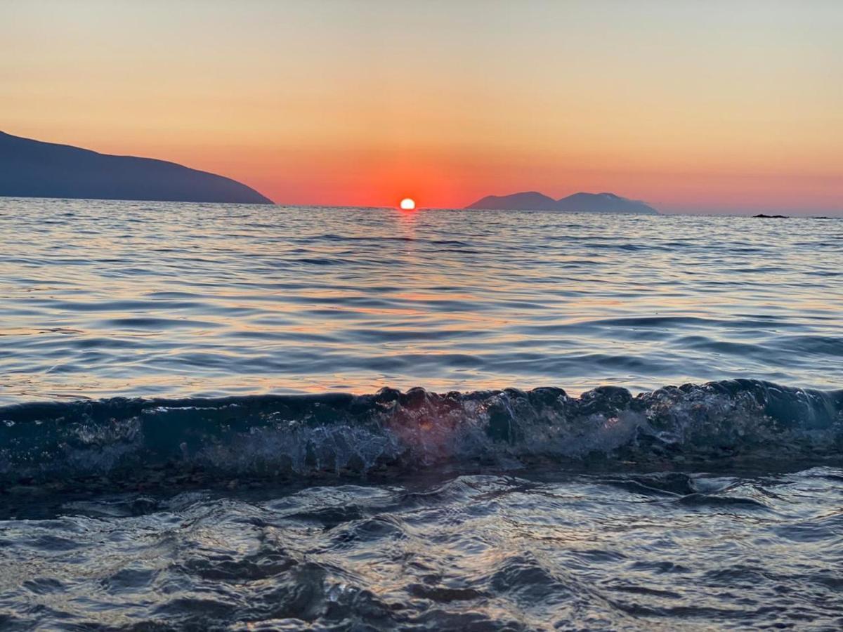 Oasis Residence Vlorë Buitenkant foto