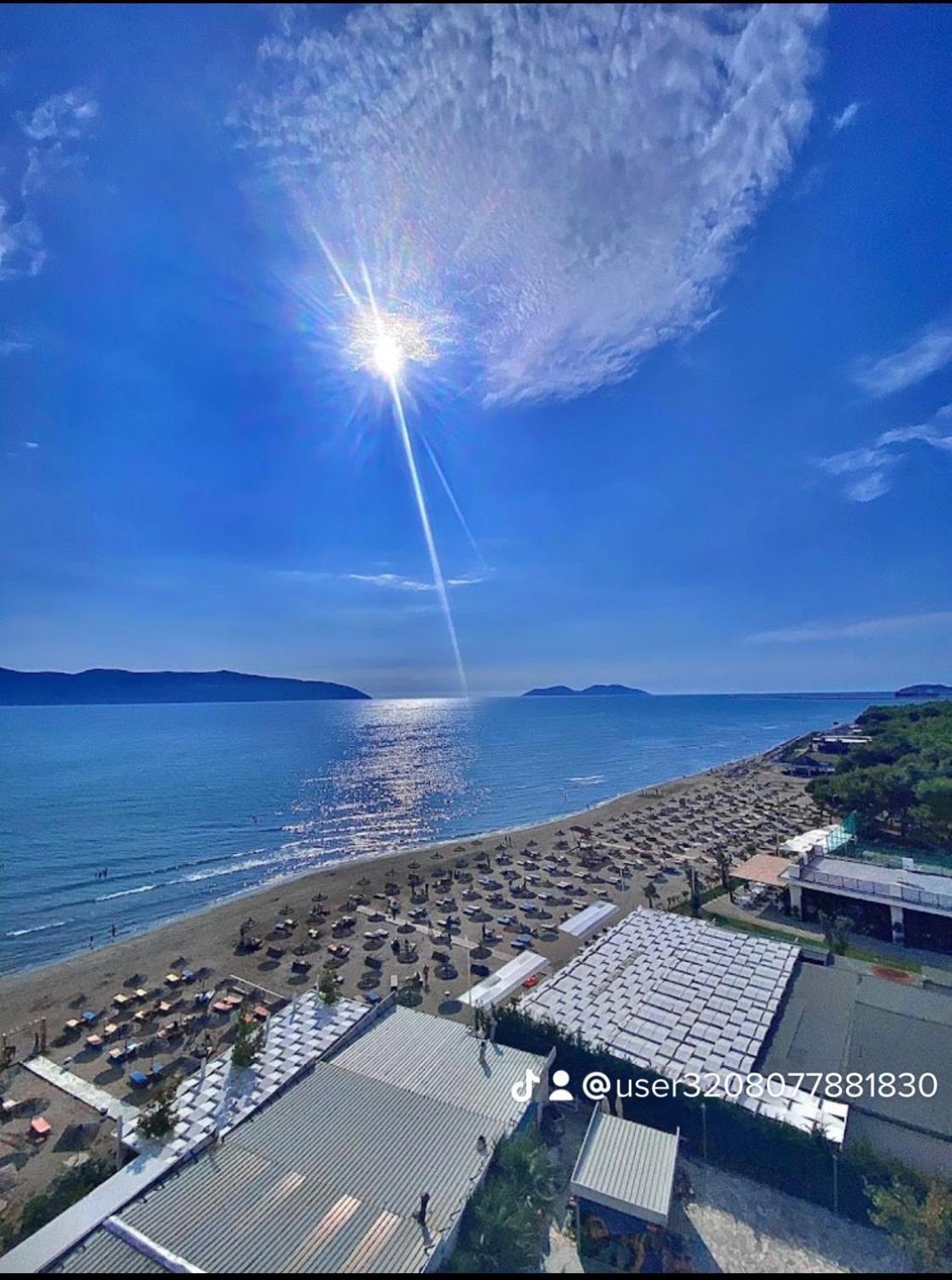 Oasis Residence Vlorë Buitenkant foto
