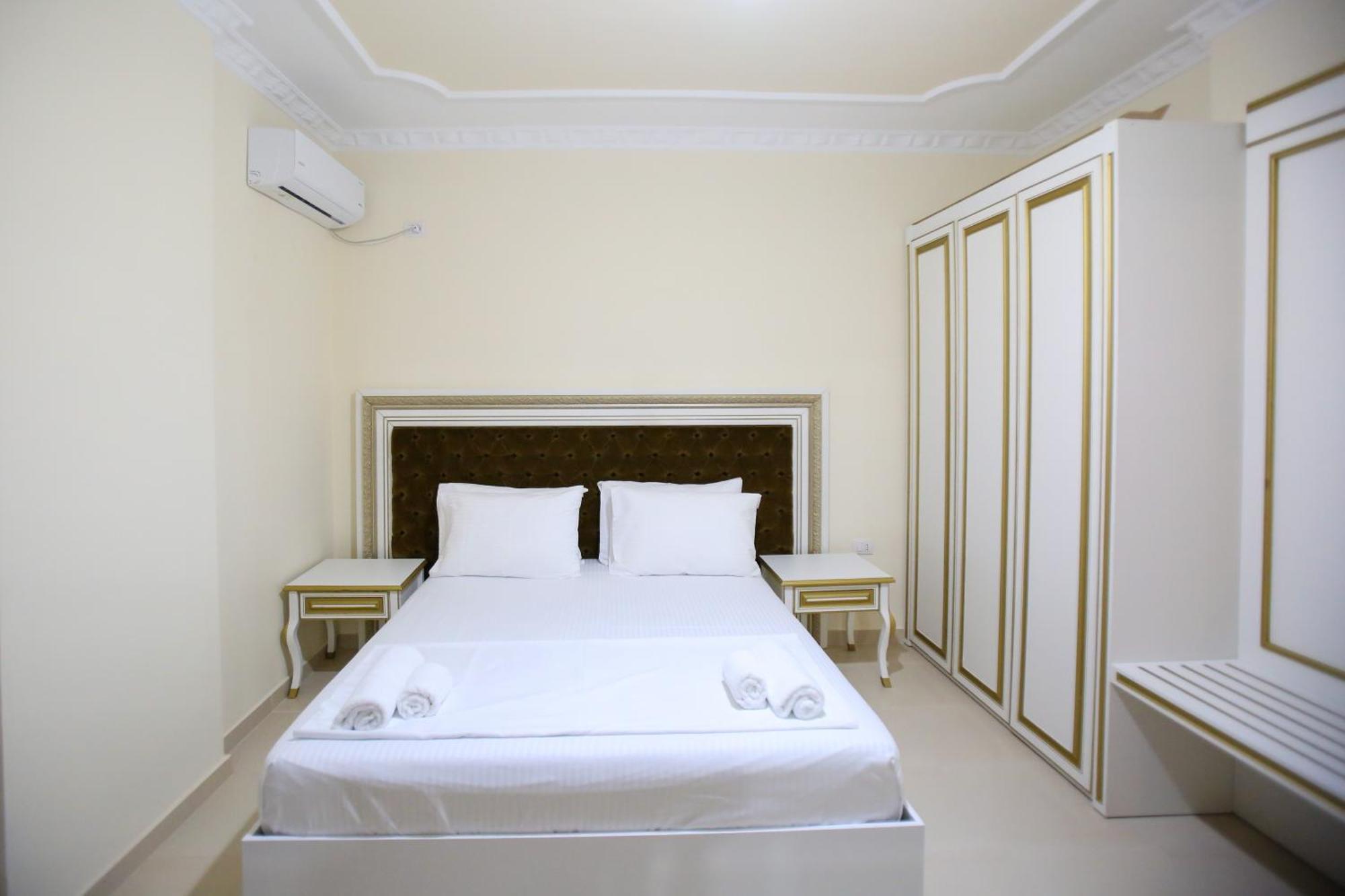 Oasis Residence Vlorë Buitenkant foto