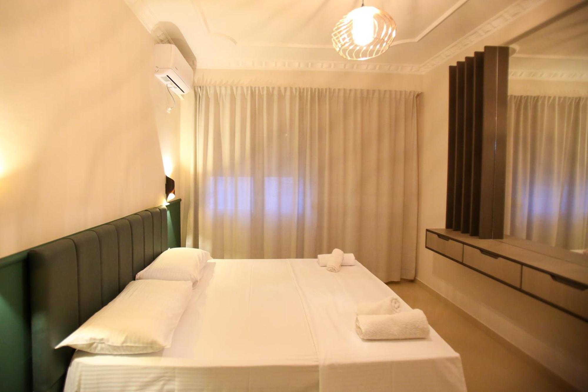 Oasis Residence Vlorë Buitenkant foto