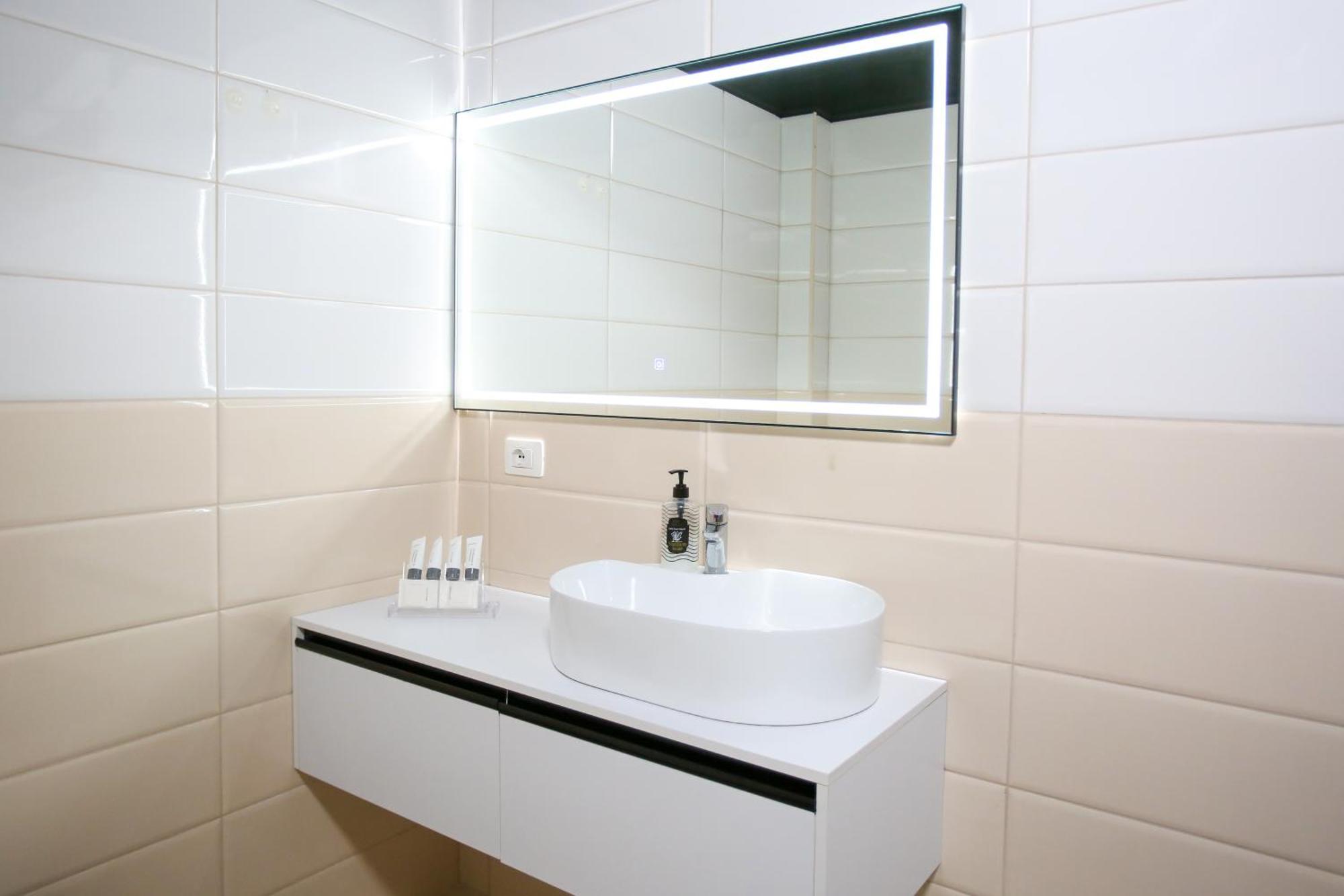 Oasis Residence Vlorë Buitenkant foto