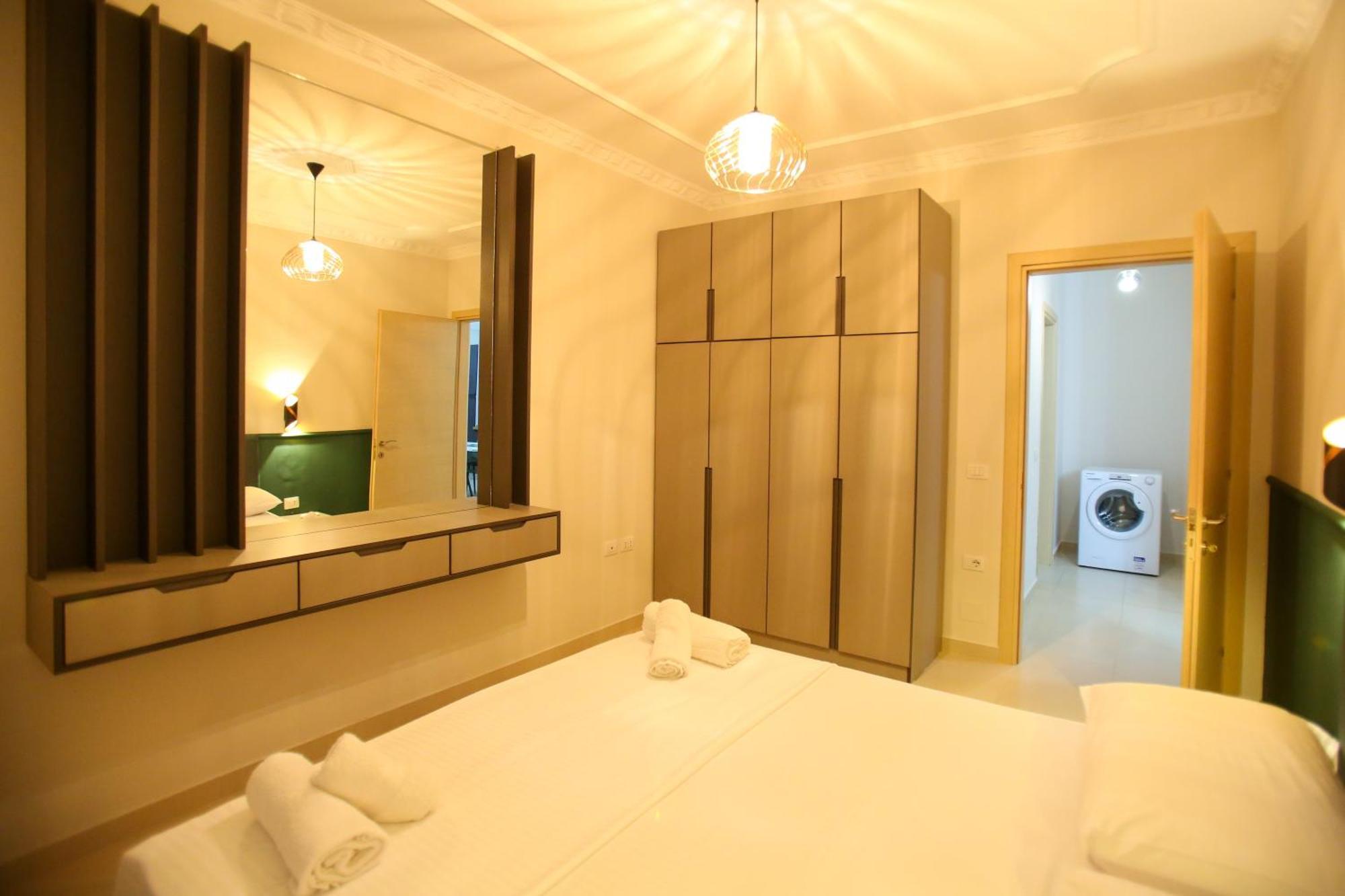 Oasis Residence Vlorë Buitenkant foto
