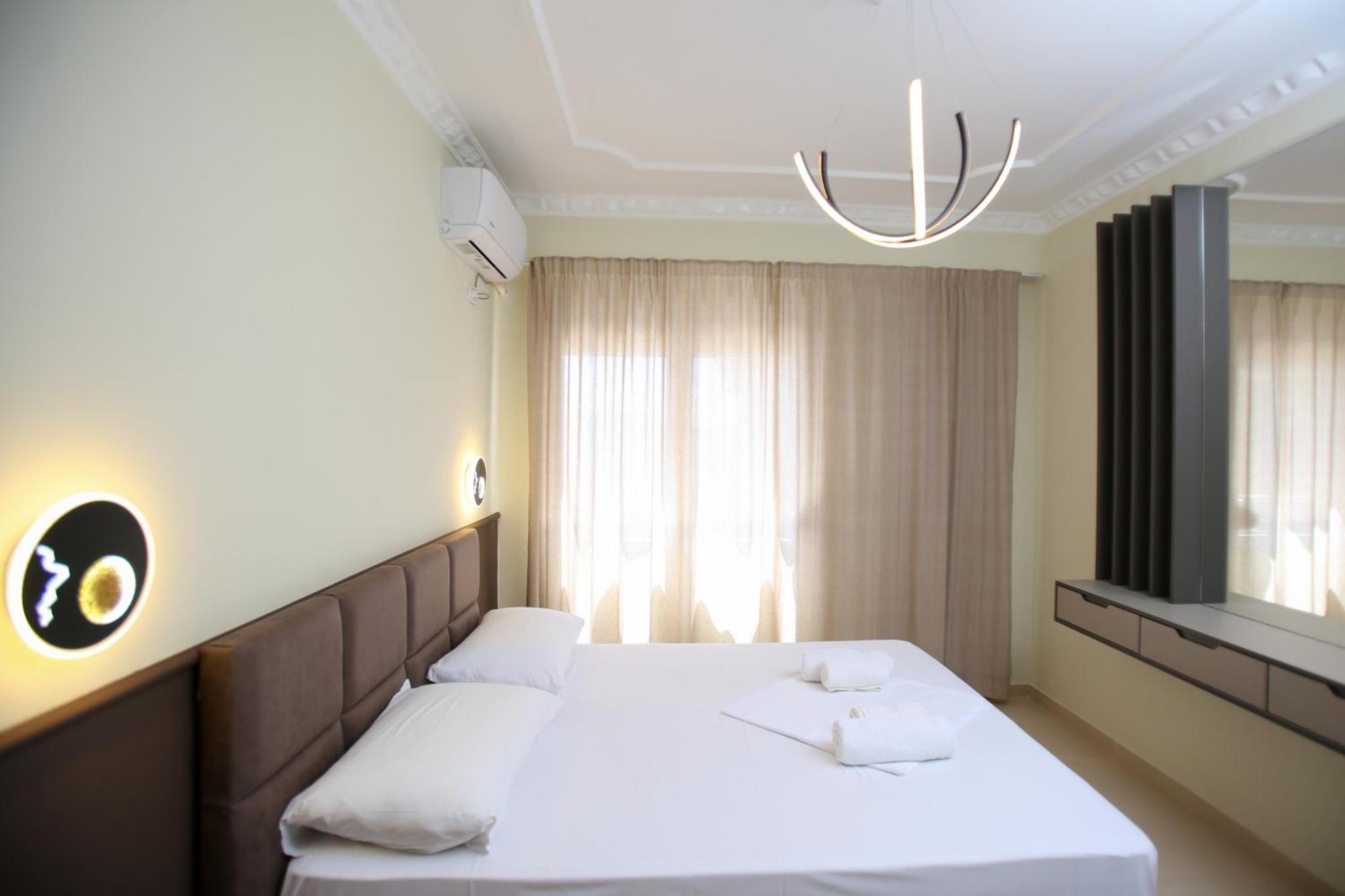 Oasis Residence Vlorë Buitenkant foto