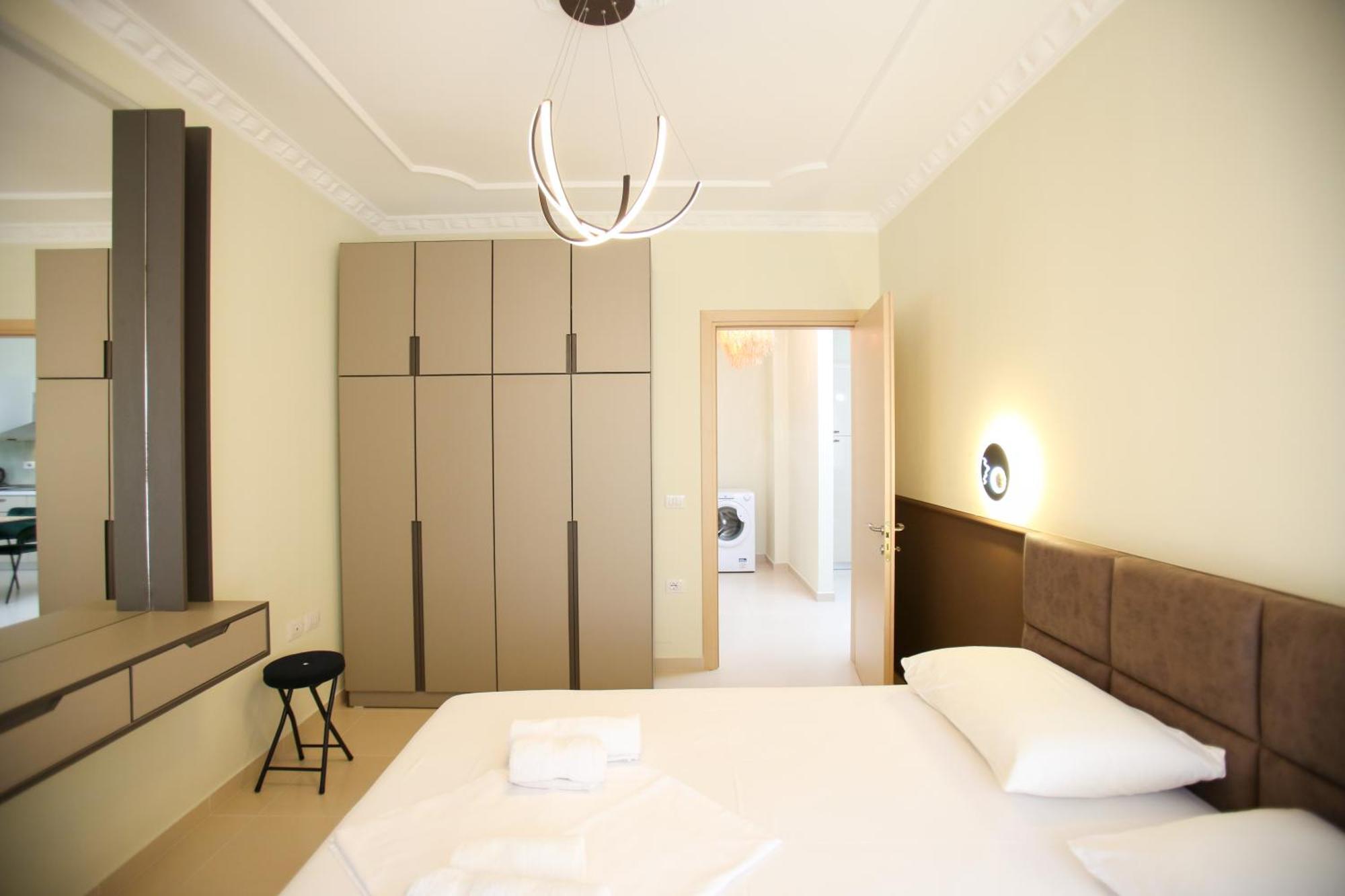 Oasis Residence Vlorë Buitenkant foto