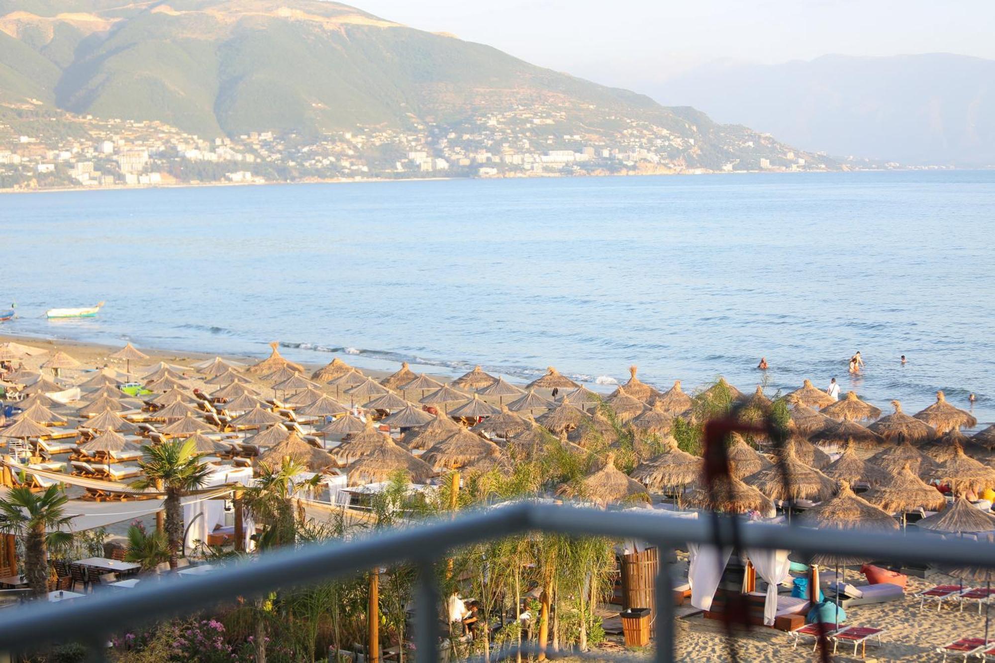 Oasis Residence Vlorë Buitenkant foto
