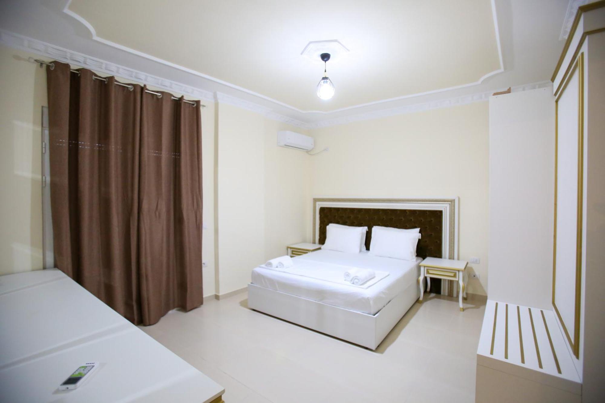 Oasis Residence Vlorë Buitenkant foto