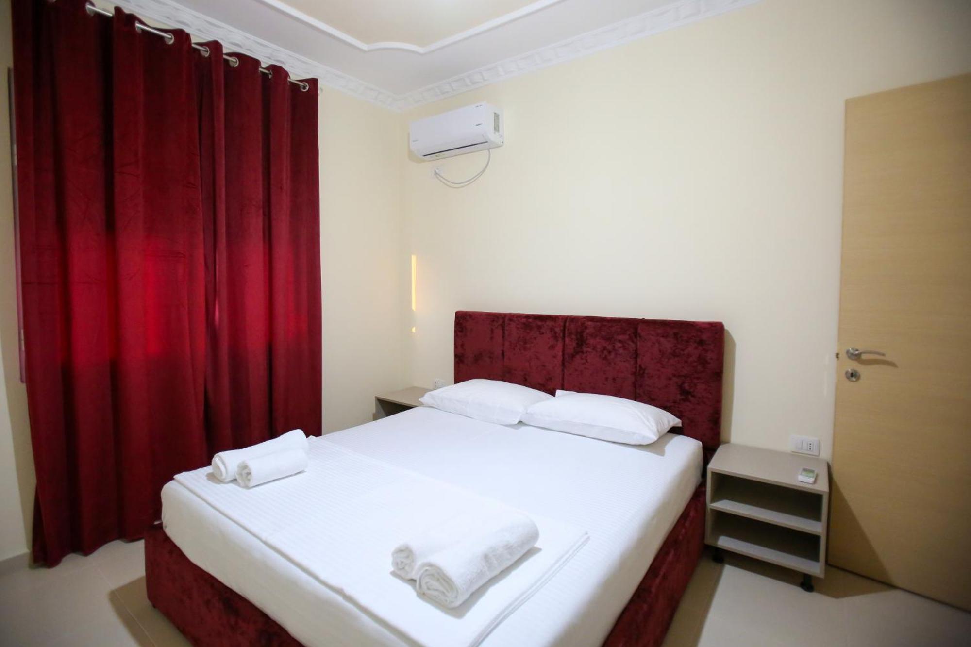 Oasis Residence Vlorë Buitenkant foto