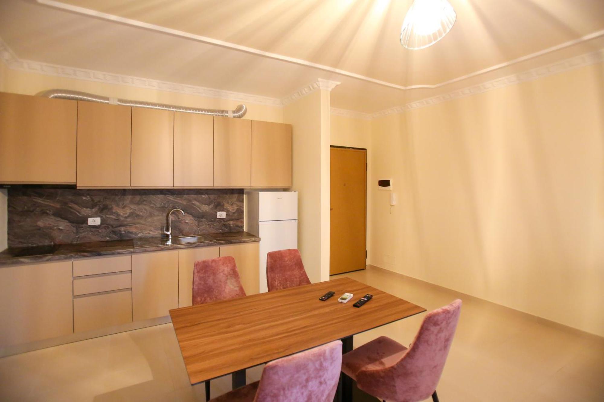 Oasis Residence Vlorë Buitenkant foto
