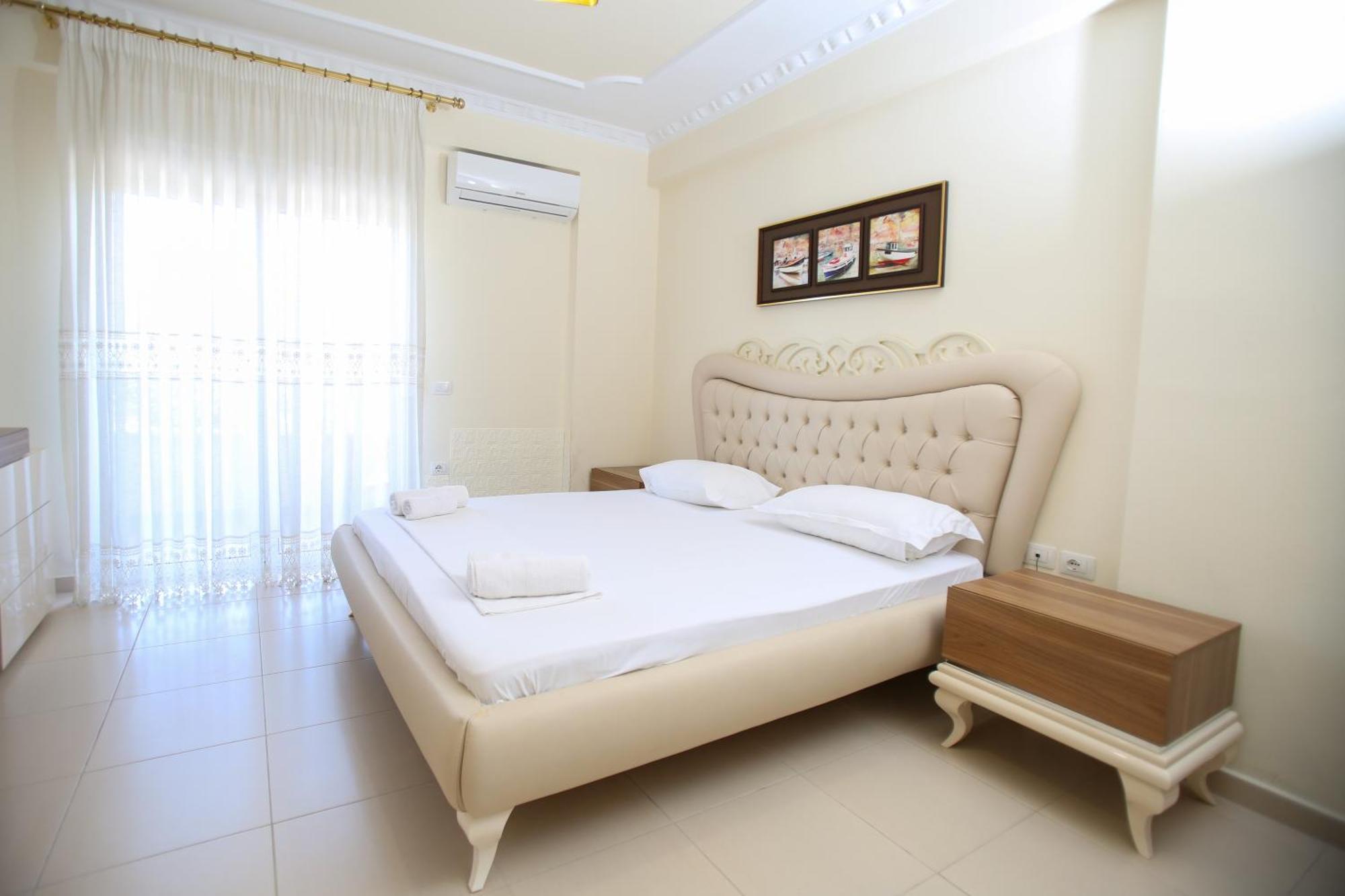Oasis Residence Vlorë Buitenkant foto