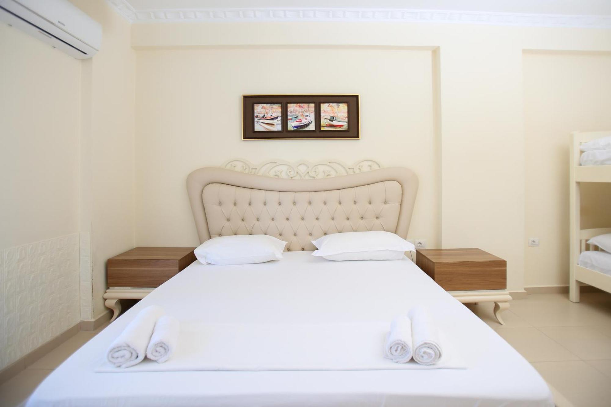 Oasis Residence Vlorë Buitenkant foto