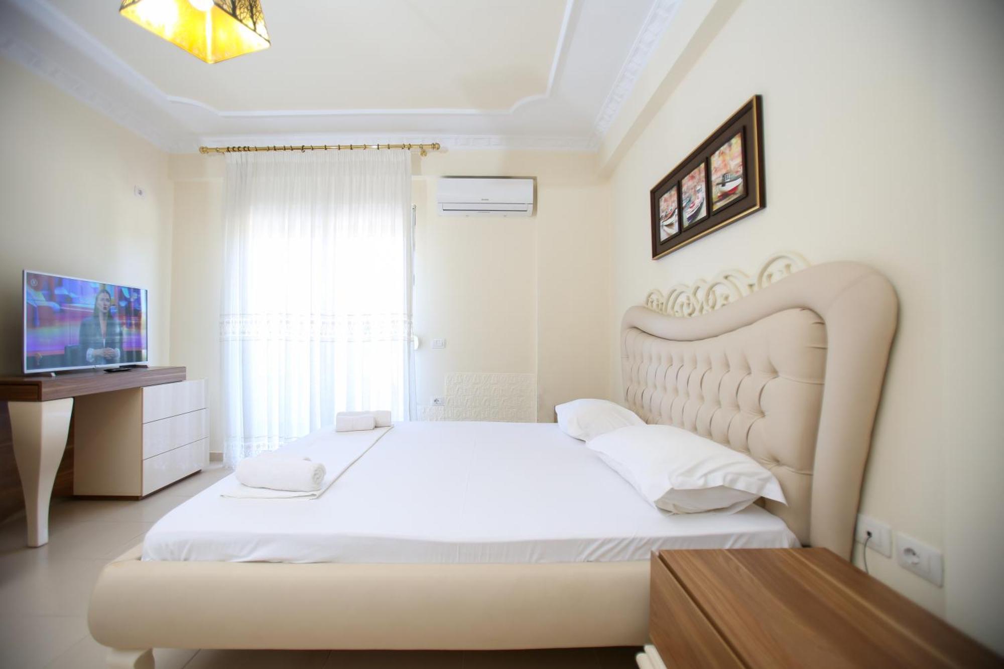 Oasis Residence Vlorë Buitenkant foto