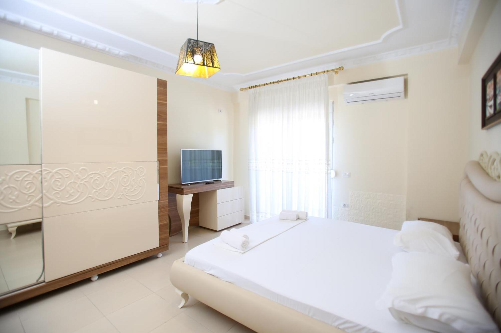 Oasis Residence Vlorë Buitenkant foto